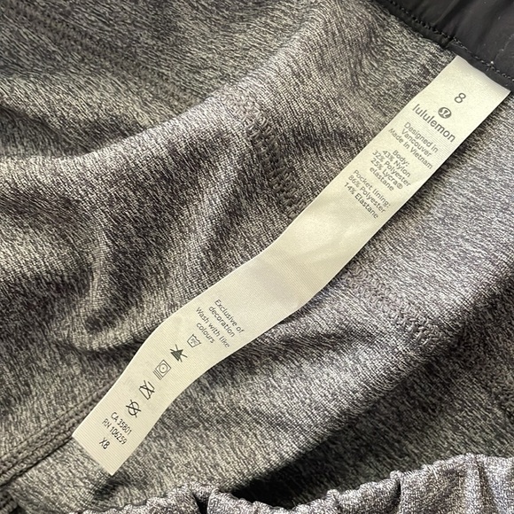 Lululemon Size 8 Gray Joggers With Pockets Inseam 27” Like New - Picture 3 of 6
